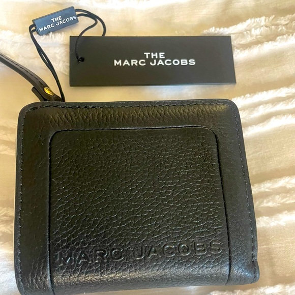 MARC JACOBS PEBBLED LEATHER TRIFOLD WALLET - Picture 1 of 12